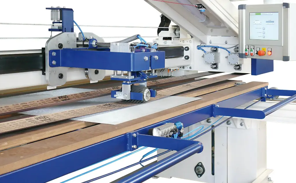 3_Langbandschleifmaschine-M2S97-Zweiband-Automatik-Vakuumfixierung-schwenkbares-Bedienpult (1).webp
